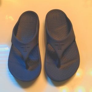 Telic Women's Energy Recovery Flip Flops Size XS